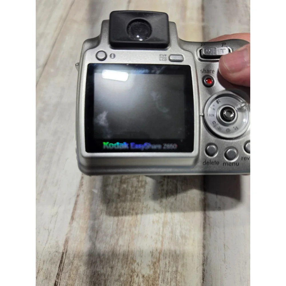 Kodak EasyShare Z650 Silver Digital Camera 6.1MP 10x Optical Zoom w Case WORKS